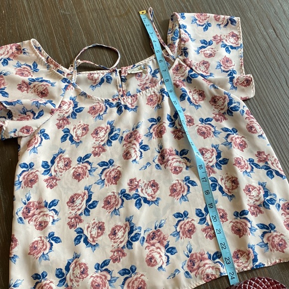 Paper crane off the shoulder blouse with adjustable spaghetti straps. Size L. - Picture 7 of 8